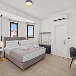 7 Min From Center - 6br With Airport Shuttle וילה עיר רודוס
