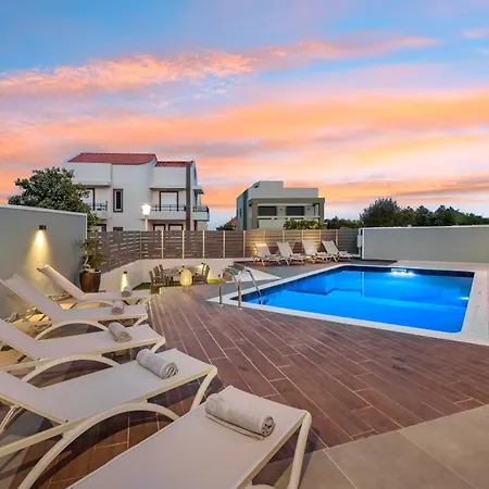 Villa 7 Min From Center - 6br With Airport Shuttle *