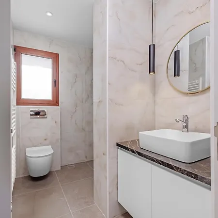7 Minutes From Centre - Luxury 6br Willa Rhodes City