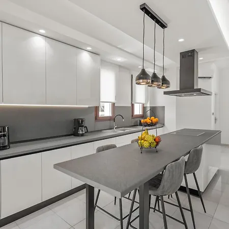 7 Min From Center - 6br With Airport Shuttle Villa