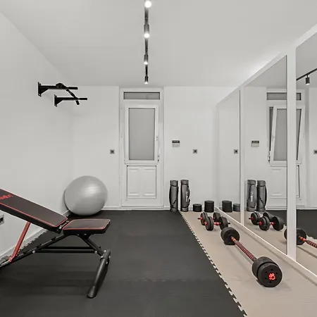 Villa 7 Min From Center - 6br With Airport Shuttle