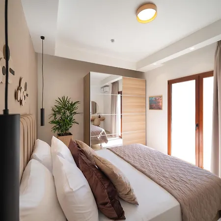 Old Town 7 Min - Free Airport Pickup - 6br * Rhodes City