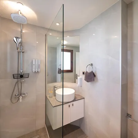Old Town 7 Min - Free Airport Pickup - 6br Rhodes City