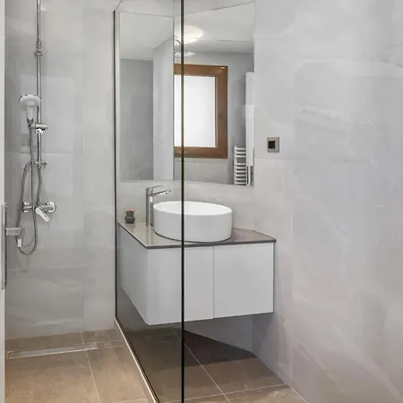 7 Min From Center - 6br With Airport Shuttle *